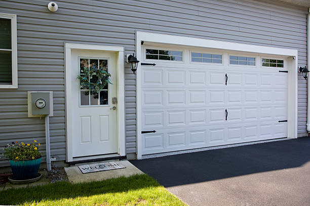 24/7 Emergency Garage Door Panel Replacement experts in Johnson County County, IL